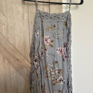 Gimmicks by BKE Floral blouse